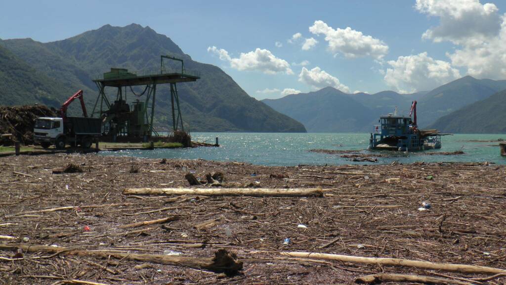 Lago d'Iseo Sebino battello spazzino foce Oglio Pisogne