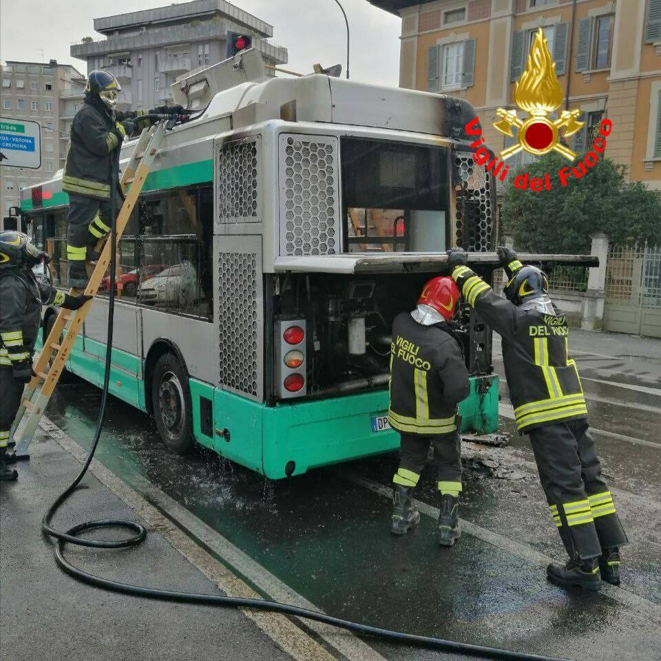 incendio fuoco rogo autobus
