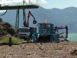 battello spazzino sul lago d'iseo