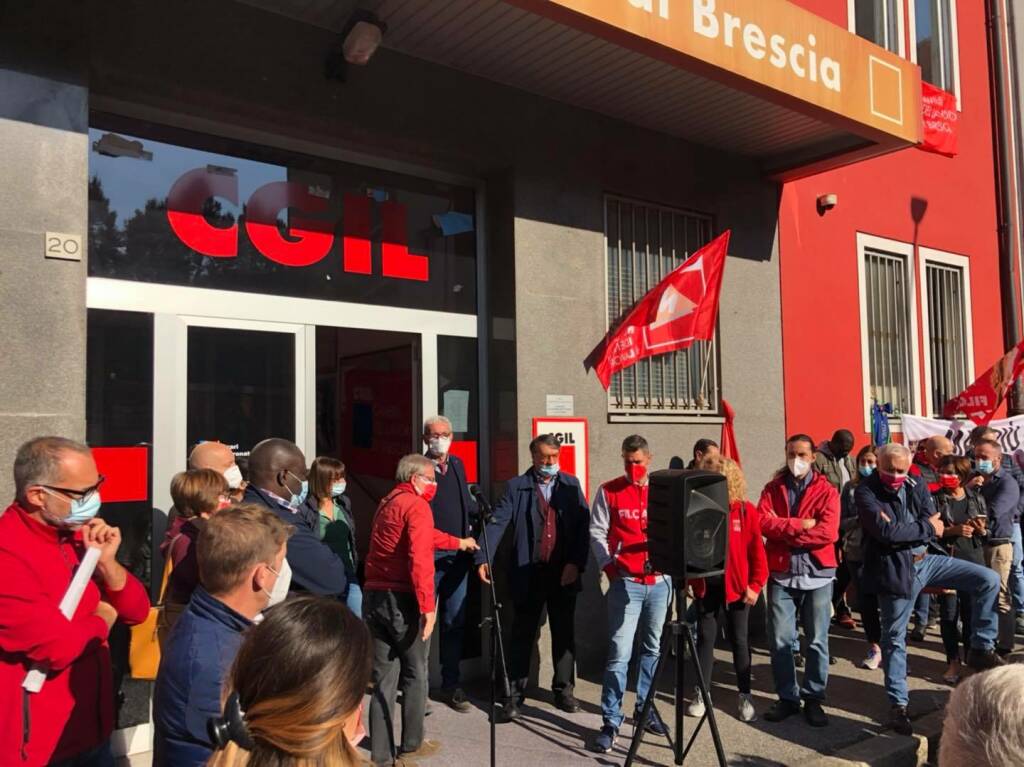 Cgil Camera del Lavoro solidarietà dopo l'attacco fasciata a roma