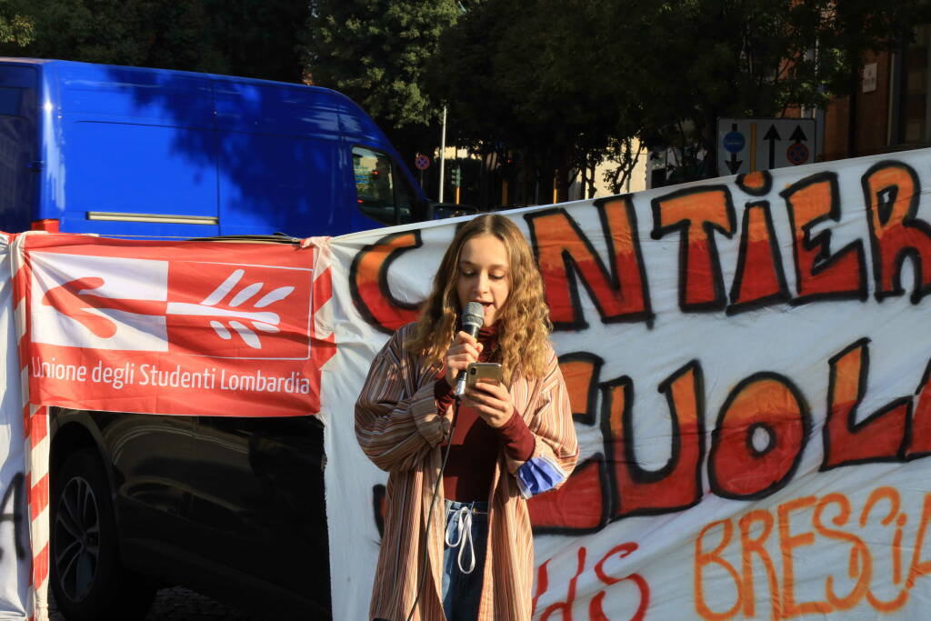 Manifestazione stazione Unione studenti Brescia presidio trasporti 23 ottobre 2021