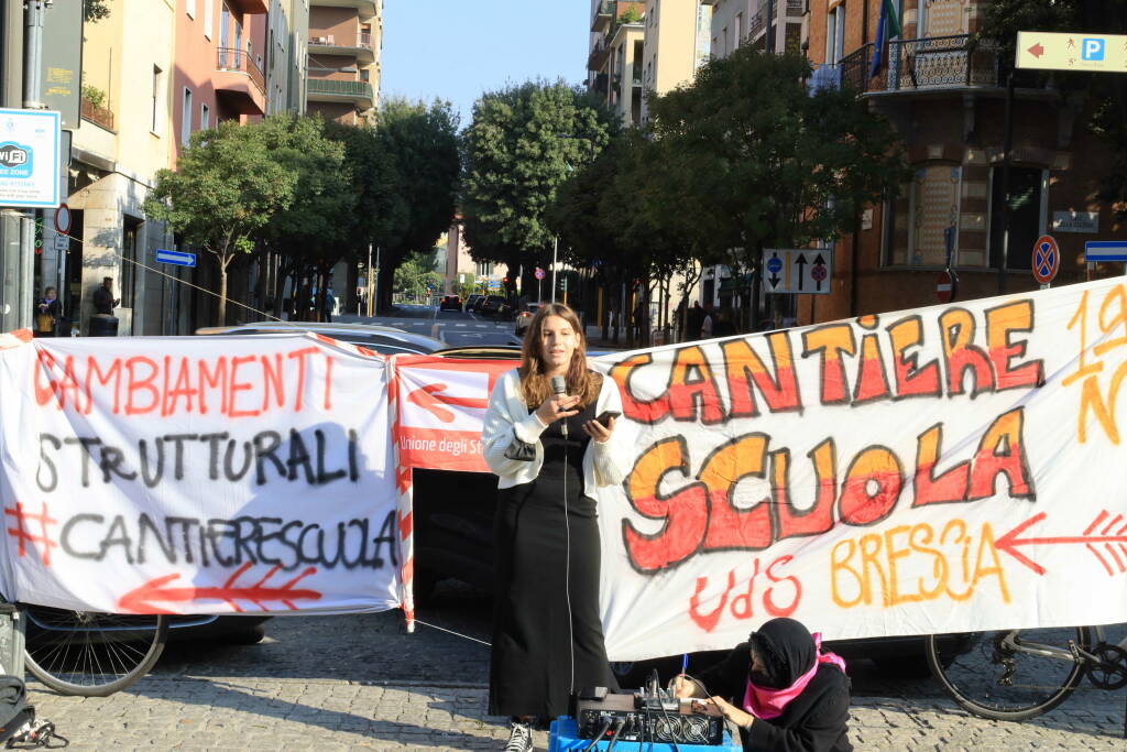 Manifestazione stazione Unione studenti Brescia presidio trasporti 23 ottobre 2021