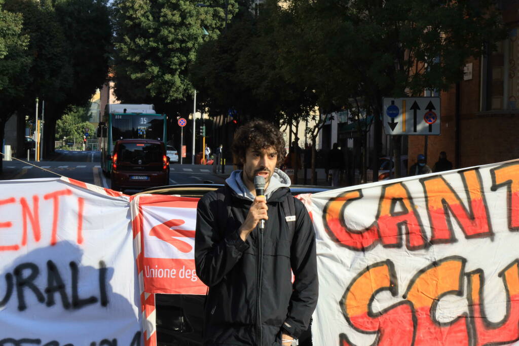 Manifestazione stazione Unione studenti Brescia presidio trasporti 23 ottobre 2021