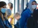 mascherine covid coronavirus gente strada