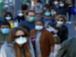mascherine covid coronavirus gente strade centro