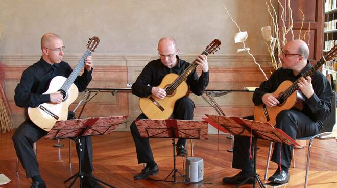 Enrico Maria Barbareschi, Leopoldo Saracino, Fabio Spruzzola, Trio chitarristico chitarra