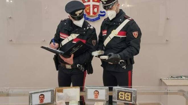 carabinieri sequestro 5,5 chili droga cocaina 