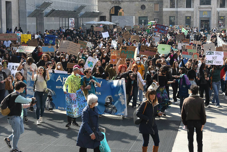 Fridays For Future global strike sciopero ambiente venerdì 25 marzo 2022