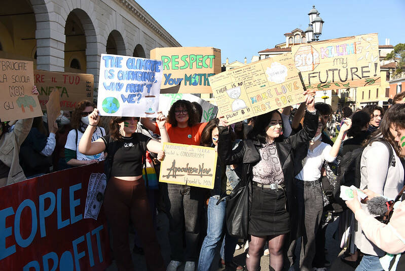 Fridays For Future global strike sciopero ambiente venerdì 25 marzo 2022