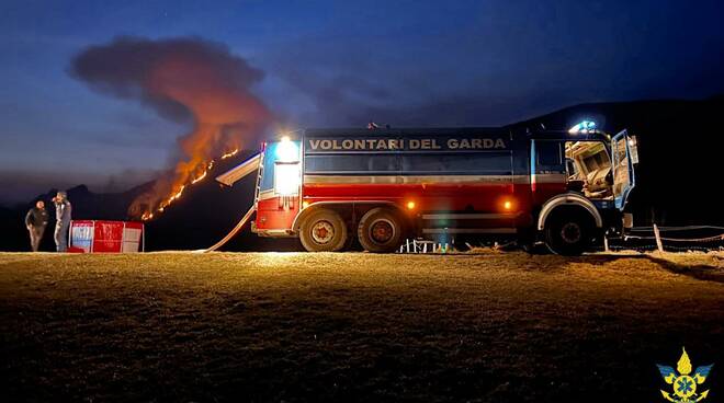 Incendio Valvestino rogo Alto Garda volontari del Garda