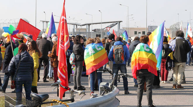 Ghedi, protesta all'aerobase di Ghedi: "Stop alla guerra" - QuiBrescia