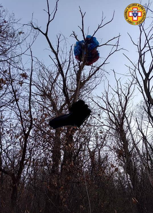 soccorso alpino Brescia parapendio impigliato