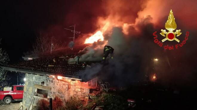 Incendio cascina Irma vigili del fuoco