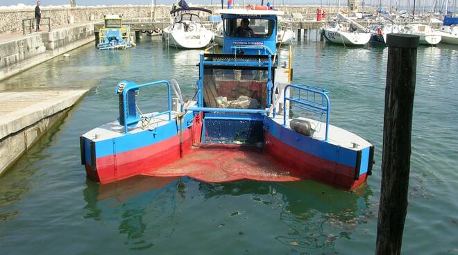 battello spazzino Garda Uno