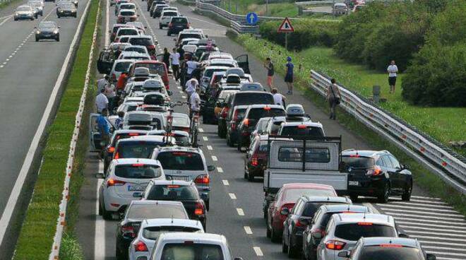 incidente-autostrada-coda-autostrada-tra