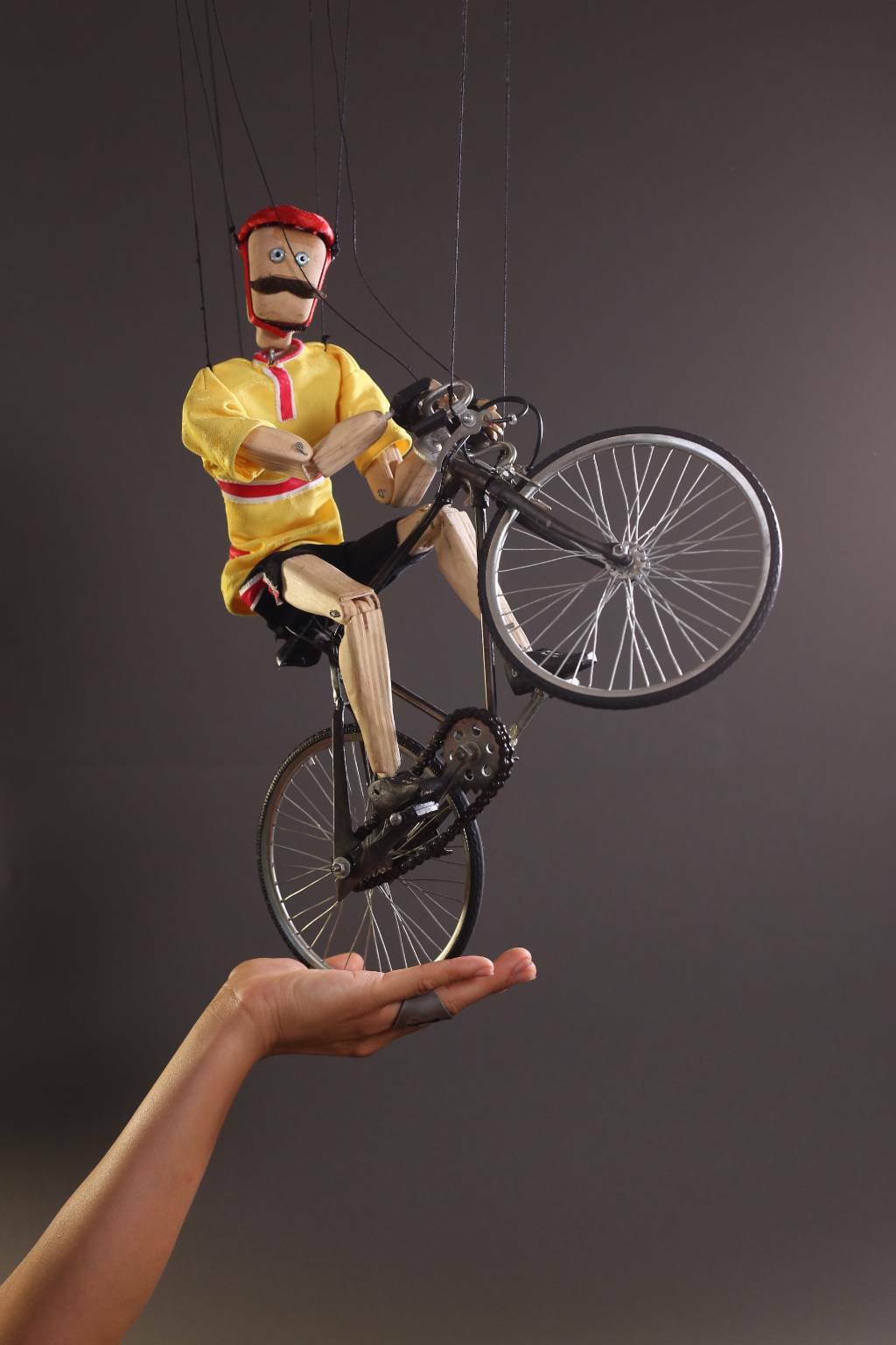 Appeso a un filo Di Filippo Marionette