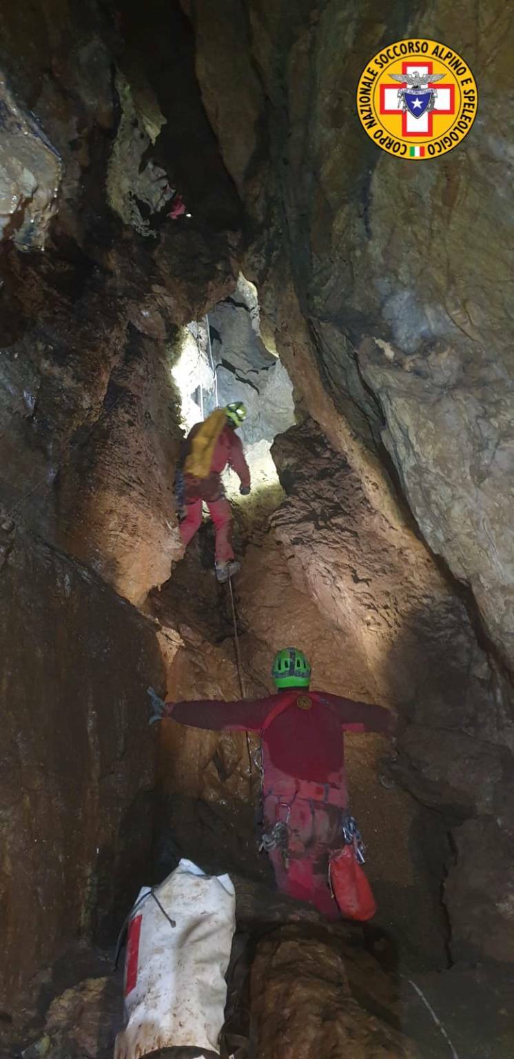 Brione grotta Fierrarol Vesalla speleologo bloccato soccorso 