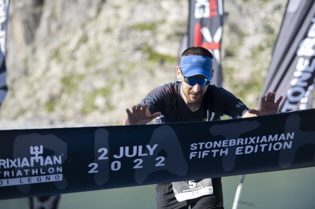 Giuseppe Bonsi primo uomo 2022 StoneBrixiaMan extreme triathlon Ponte di Legno