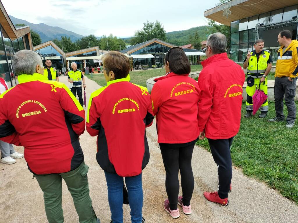 Gruppo cinofili Leonessa Protezione Civile Palazzolo Volontari Travagliato Cinofili Brescia visita Amatrice