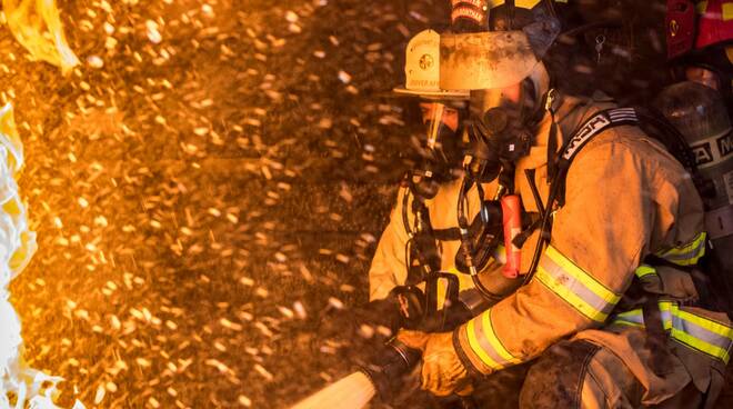 Pompieri vigili del Fuoco incendio fiamme rogo