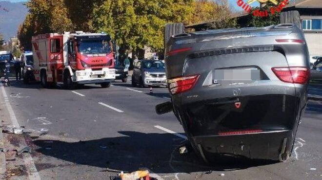 auto ribaltata incidente via Tartaglia