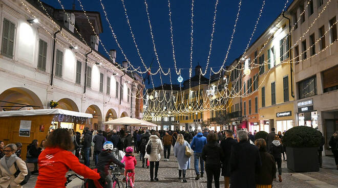 Natale 2022 luminarie luci città di Brescia 