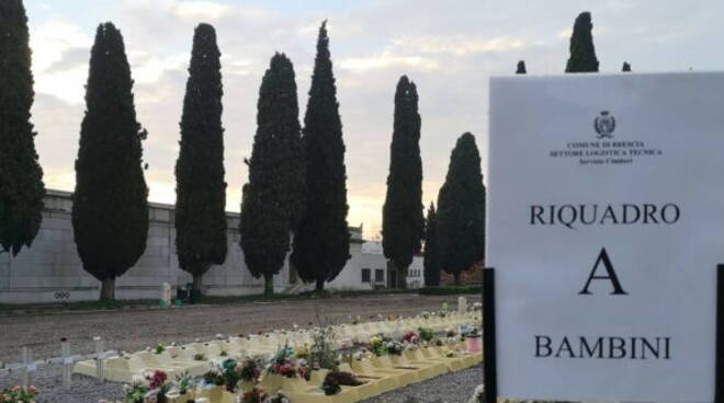 Cimitero Vantiniano tombe bimbi mai nati rimosse