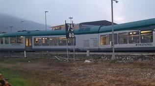 Iseo treno deragliato Trenord