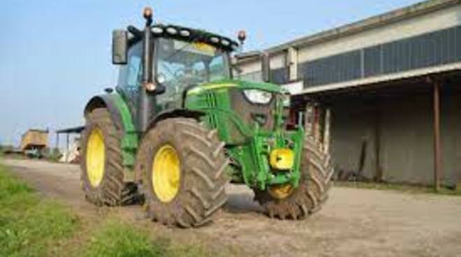 John Deere 6130R trattore