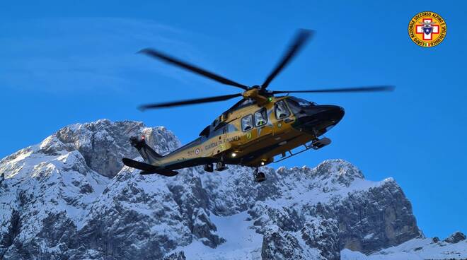 Elicottero elisoccorso Soccorso alpino e Guardia di finanza
