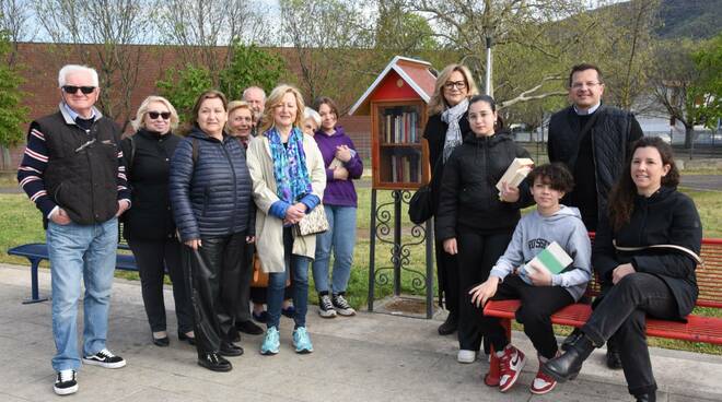 Cassetta per il bookcrossing Parco Montessori di via Cimabue