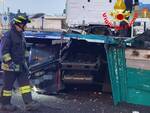 Autostrada A4 camion perde carico vigili del fuoco