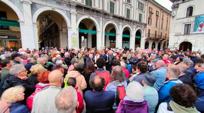 Strage di piazza Loggia il governo non si costituisce parte civile flash mob 12 maggio 2023