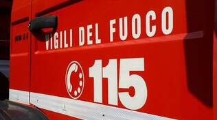 vigili del fuoco pompieri incendio fiamme rogo