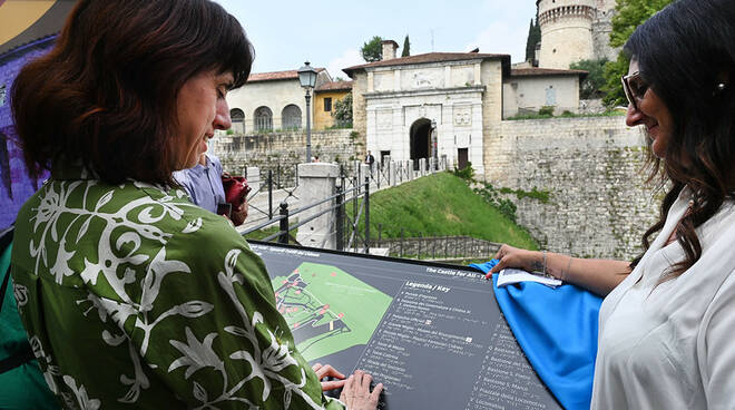 Pannelli tattili per ipovedenti e non vedenti in castello