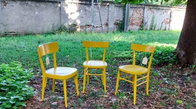 sedie gialle Associazione Terre Basse Bresciane