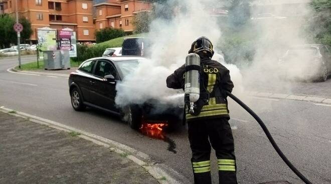 Incendio autovettura Darfo Boario