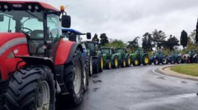 Riscatto agricolo agricoltori protesta trattori