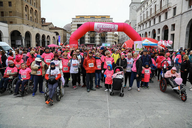Settemila partecipanti alla 15esima Corsa Rosa di Brescia