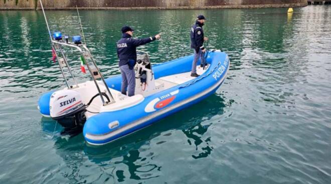 unità acque interne barca polizia di stato Garda