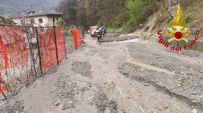 Valcamonica frana e detriti sulla statale 39 tra Edolo e l'Aprica