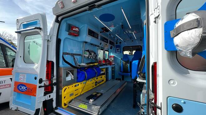 ambulanza soccorritori soccorso